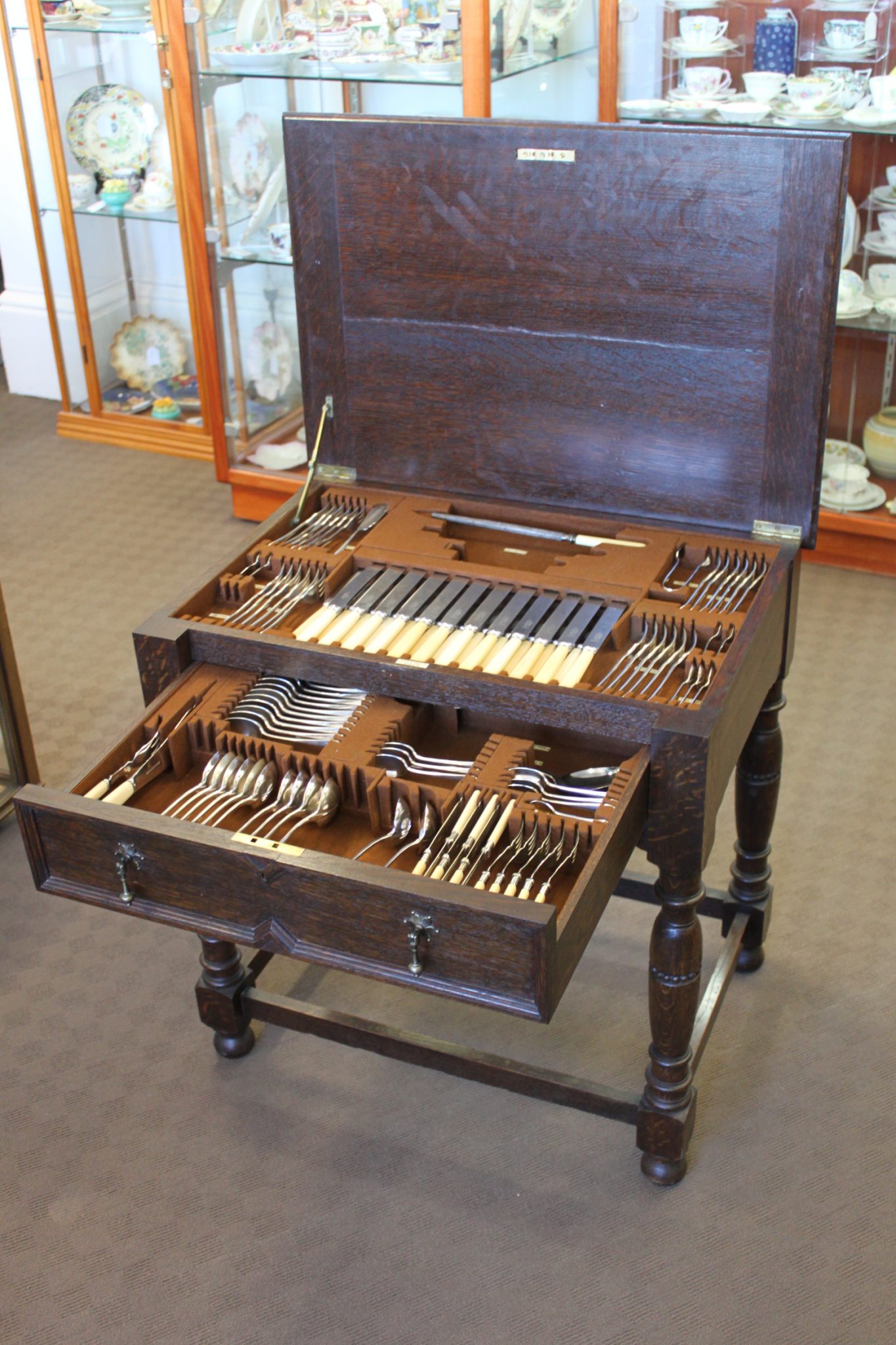 Canteen of cutlery by Mappin & Webb Canteen of cutlery by Mappin & Webb