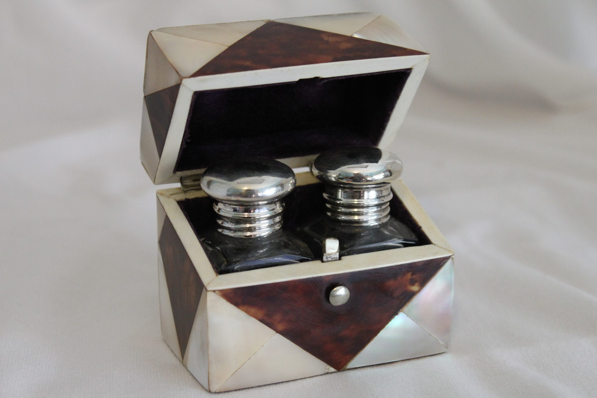 Pair of scent bottles in box Pair of scent bottles in box