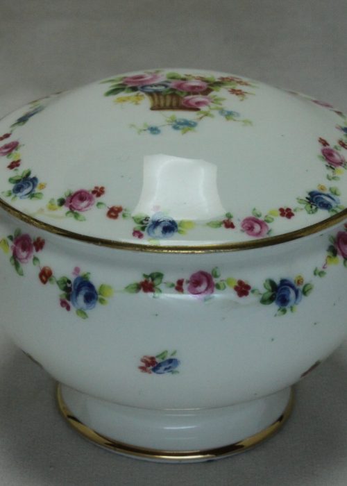 Royal Doulton porcelain trinket box Royal Doulton porcelain trinket box