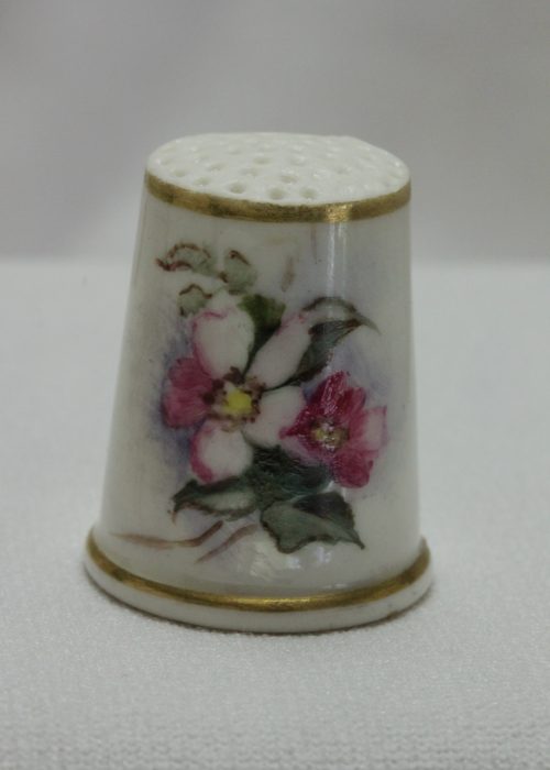Worcester hand painted porcelain thimble Worcester hand painted porcelain thimble