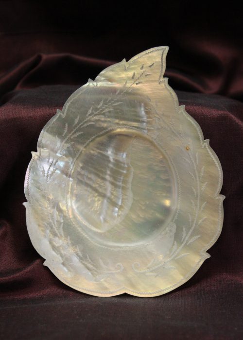 Chinese export mother of pearl dish Chinese export mother of pearl dish