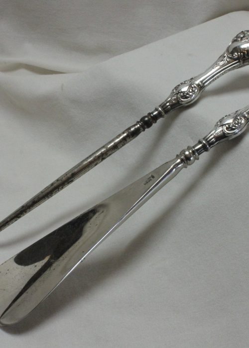Silver handled button hook and shoe horn Birmingham 1909. Silver handled button hook and shoe horn Birmingham 1909.