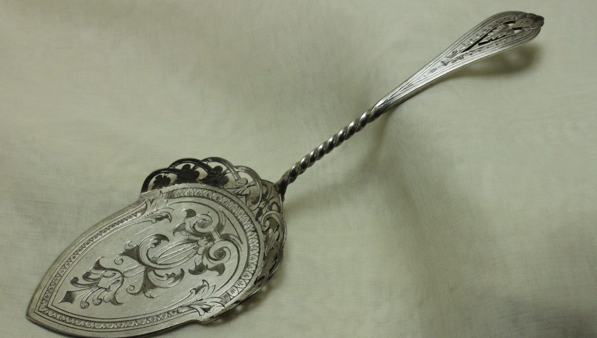 Victorian engraved silver plated cake or dessert slice Victorian engraved silver plated cake or dessert slice