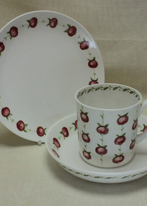 Susie Cooper cup saucer & plate – Apple Gay pattern Susie Cooper cup saucer & plate – Apple Gay pattern