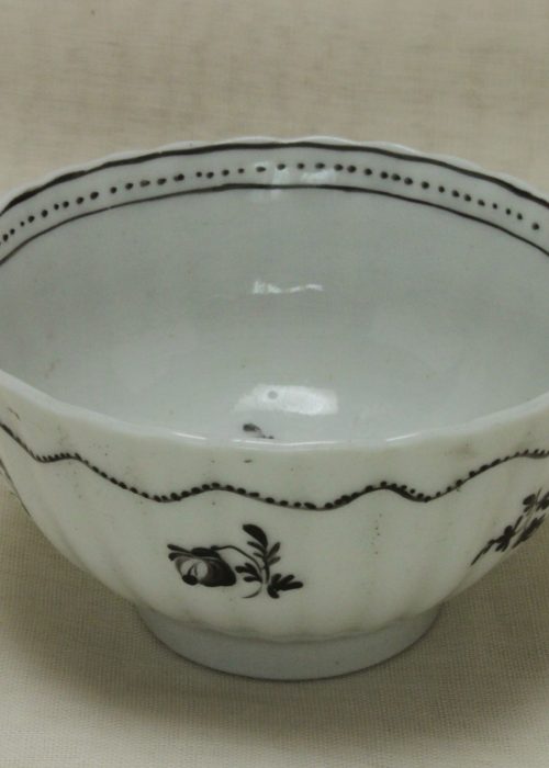 Caughley hand painted porcelain tea bowl Caughley hand painted porcelain tea bowl
