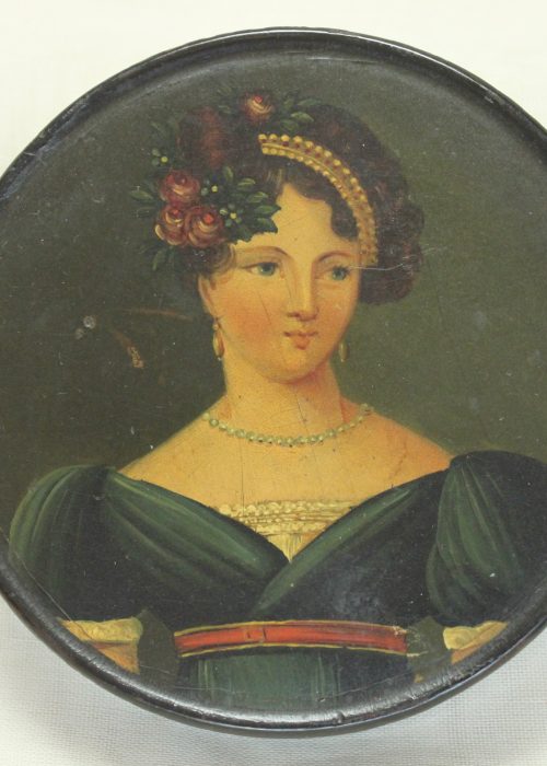Hand painted papier mache snuff box Hand painted papier mache snuff box