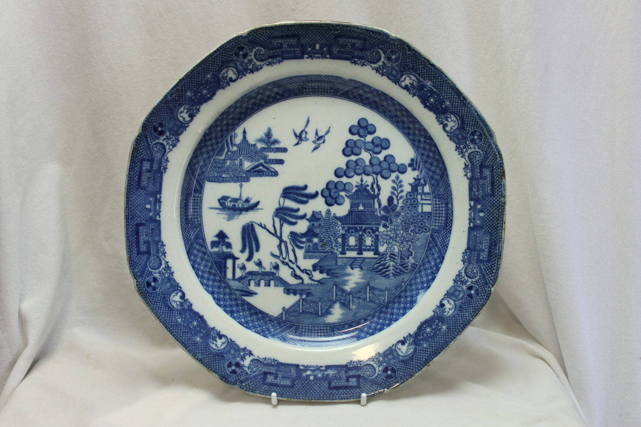 Blue and white willow pattern plate att. to Spode c1800