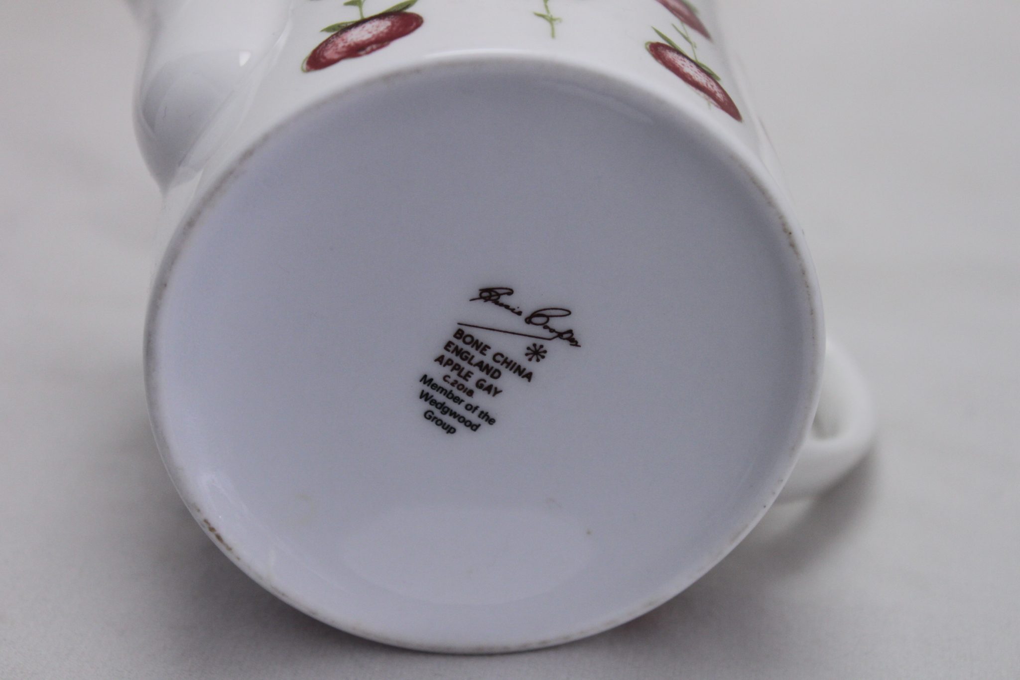 Susie Cooper milk jug & sugar bowl Apple Gay pattern