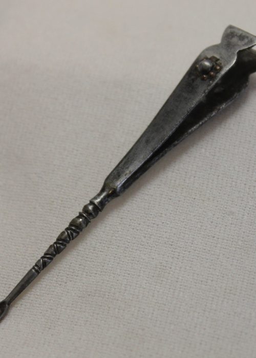 Steel ear spoon and tweezers