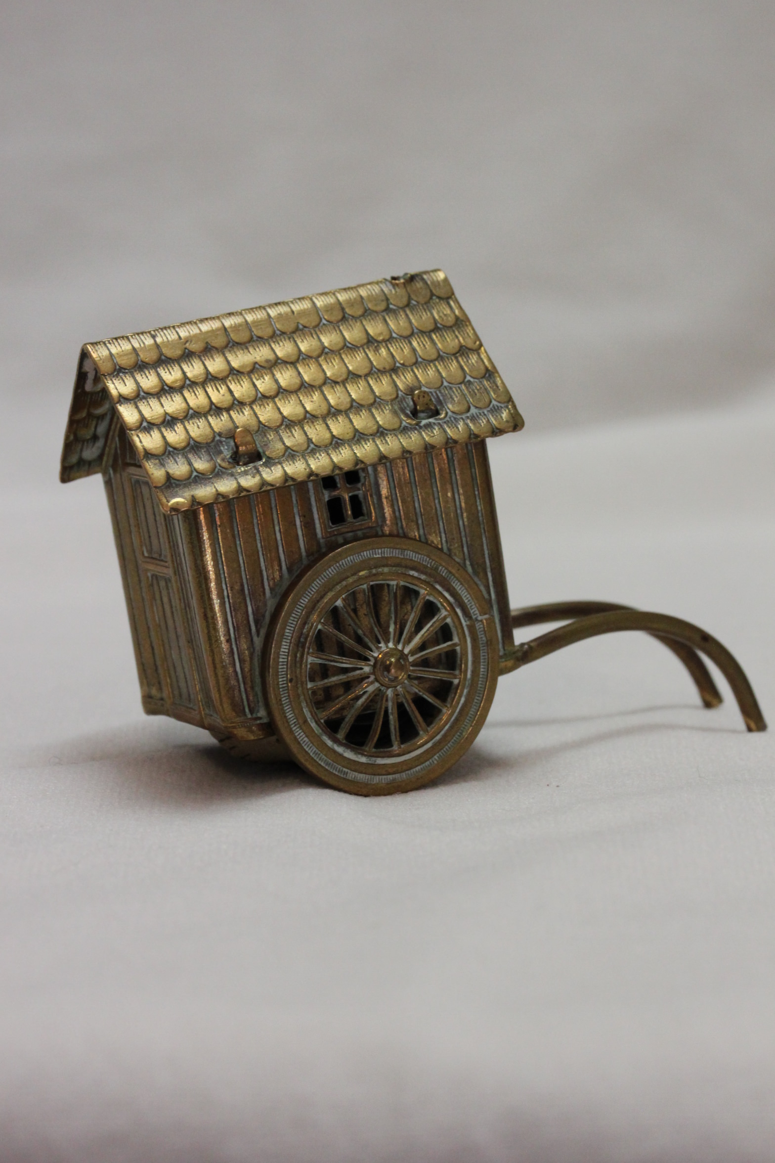 Brass novelty tape measure in the form of a Victorian bathing box