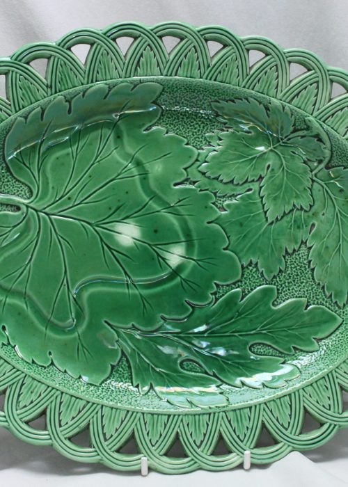 Oval majolica plate with pierced rim