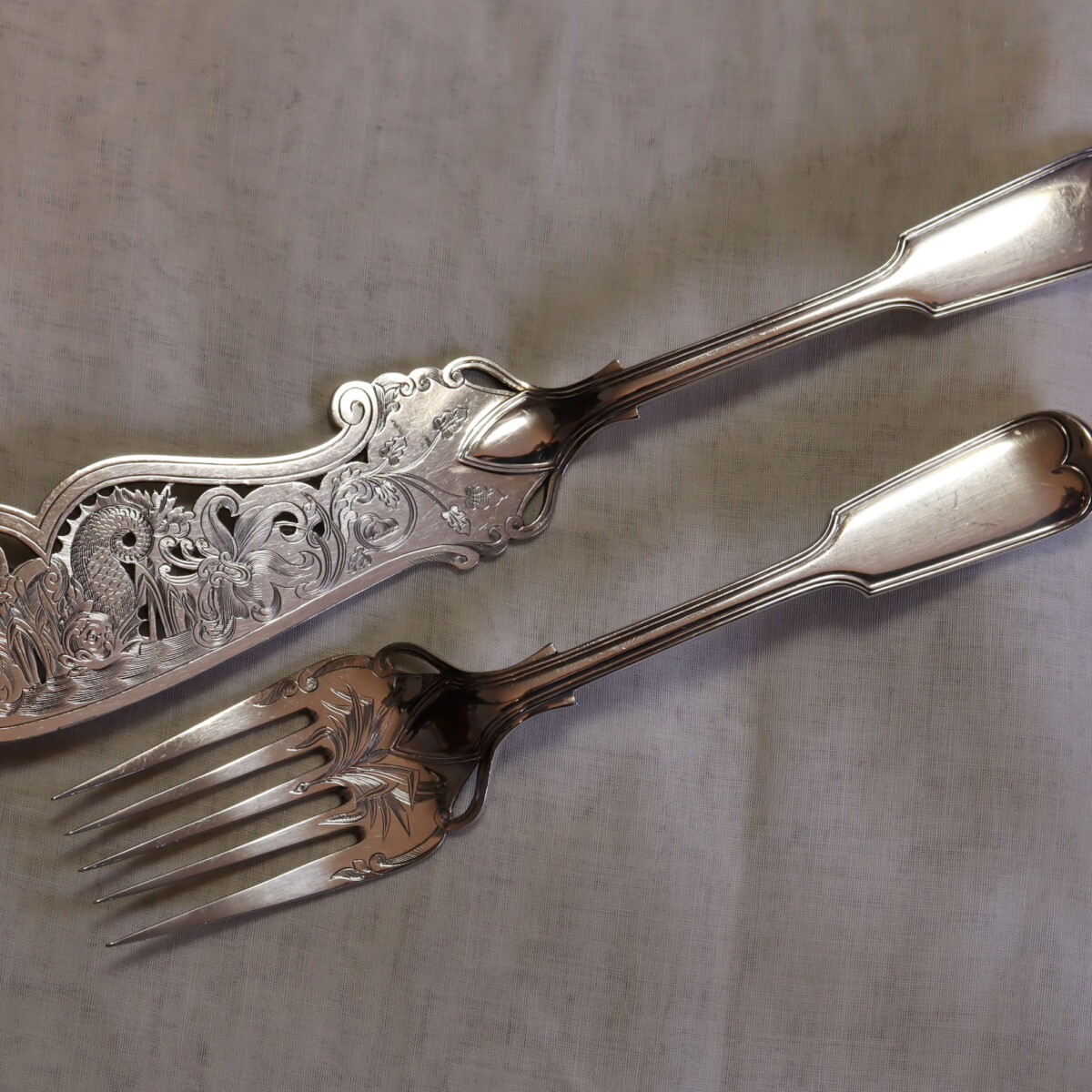 Elkington silver plated fish servers China Rose Antiques