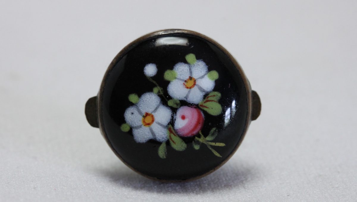 Solitaire or Bachelor's Button